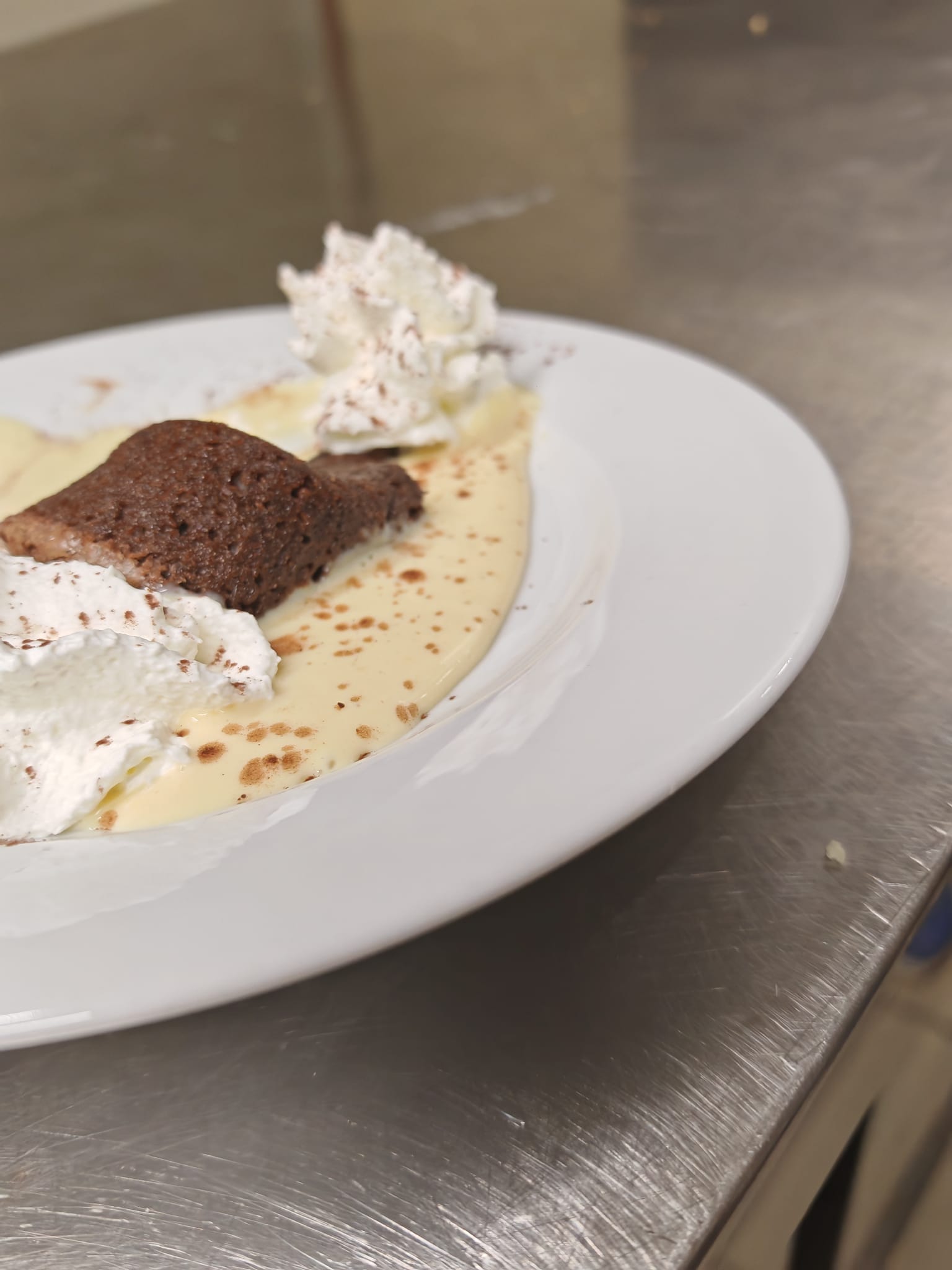 Fondant au chocolat creme anglaise chantilly